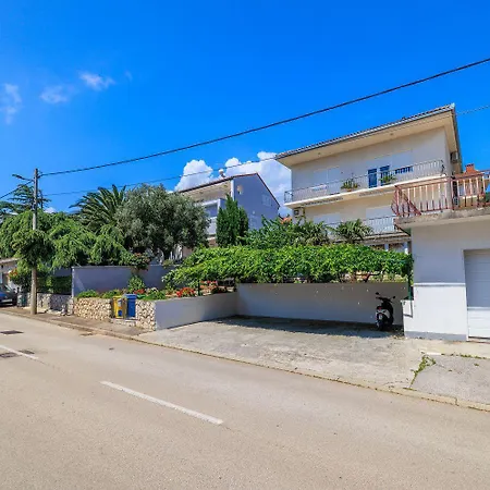Idyllisches Nur 200 Meter Zum Mit Privatparkplatz, Klima, Waschmaschine Apartamento Dramalj
