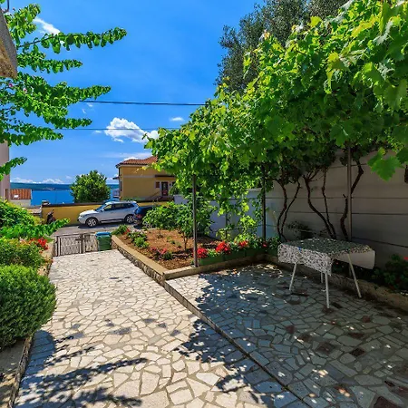 Idyllisches Nur 200 Meter Zum Mit Privatparkplatz, Klima, Waschmaschine Dramalj