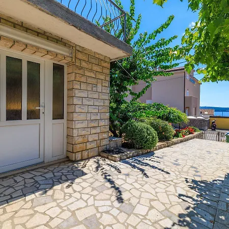 Idyllisches Nur 200 Meter Zum Mit Privatparkplatz, Klima, Waschmaschine Dramalj