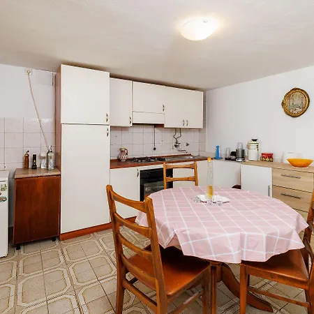 Idyllisches Nur 200 Meter Zum Mit Privatparkplatz, Klima, Waschmaschine Dramalj