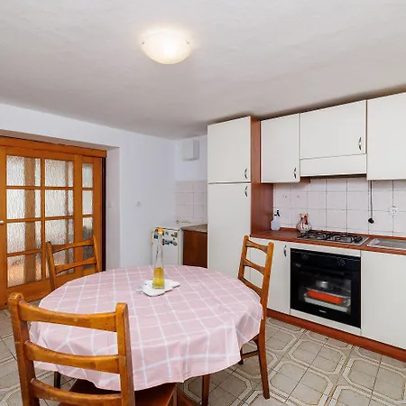 Idyllisches Nur 200 Meter Zum Mit Privatparkplatz, Klima, Waschmaschine Apartment *