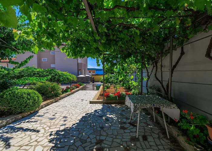 Idyllisches Nur 200 Meter Zum Mit Privatparkplatz, Klima, Waschmaschine Apartamento Dramalj