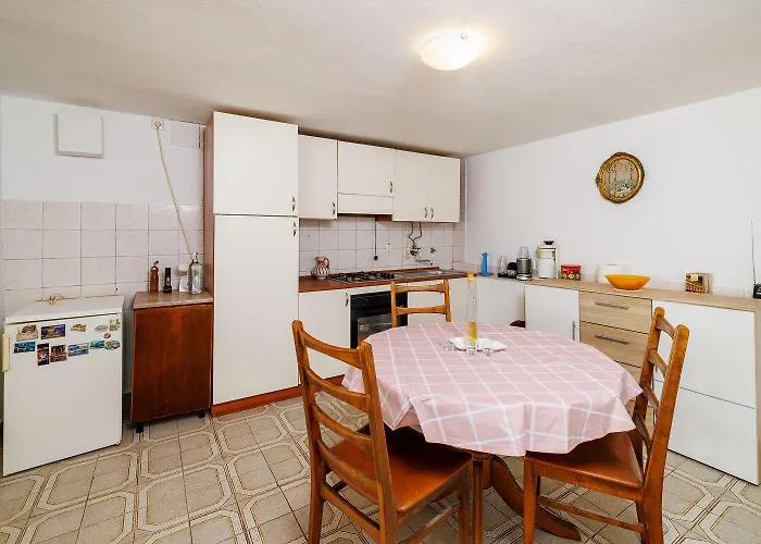 Idyllisches Nur 200 Meter Zum Mit Privatparkplatz, Klima, Waschmaschine Dramalj