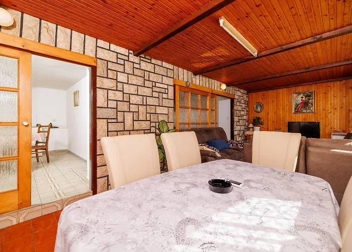 Idyllisches Nur 200 Meter Zum Mit Privatparkplatz, Klima, Waschmaschine * Dramalj