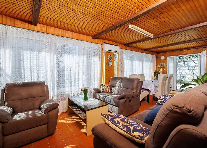 Idyllisches Nur 200 Meter Zum Mit Privatparkplatz, Klima, Waschmaschine Dramalj